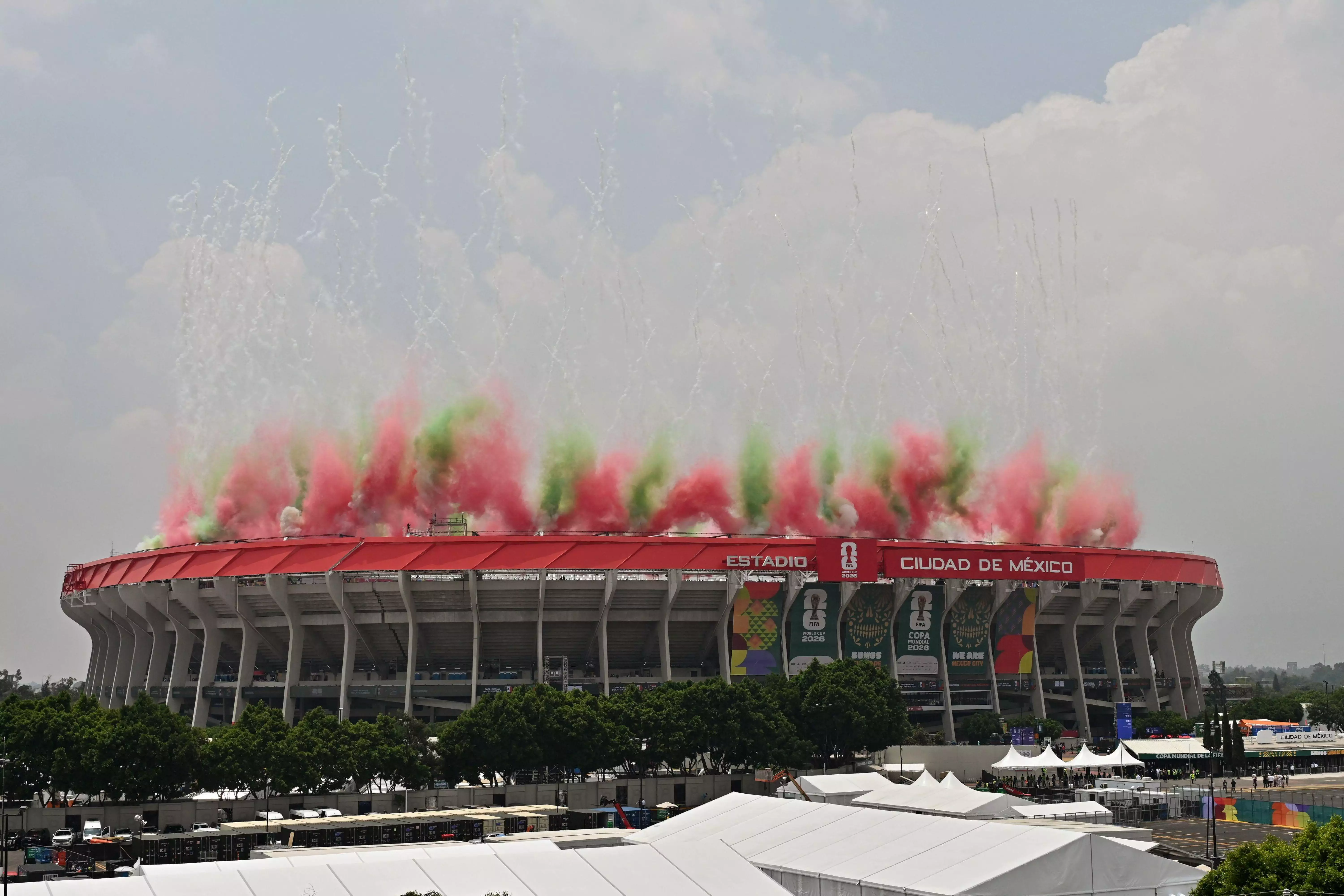 foto frente do estádio Azteca Mexico City na abertura da copa do mundo 2026